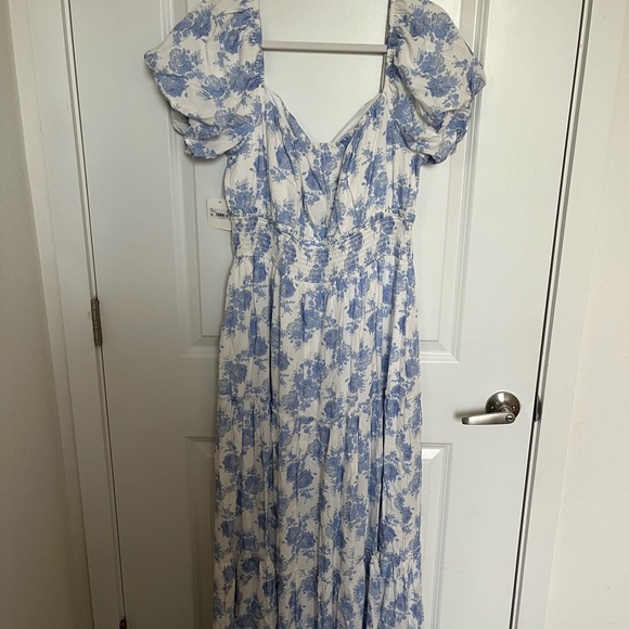 NEW Altar’d State Blue & White Floral Maxi Dress Size Large Available - Picture 6 of 9